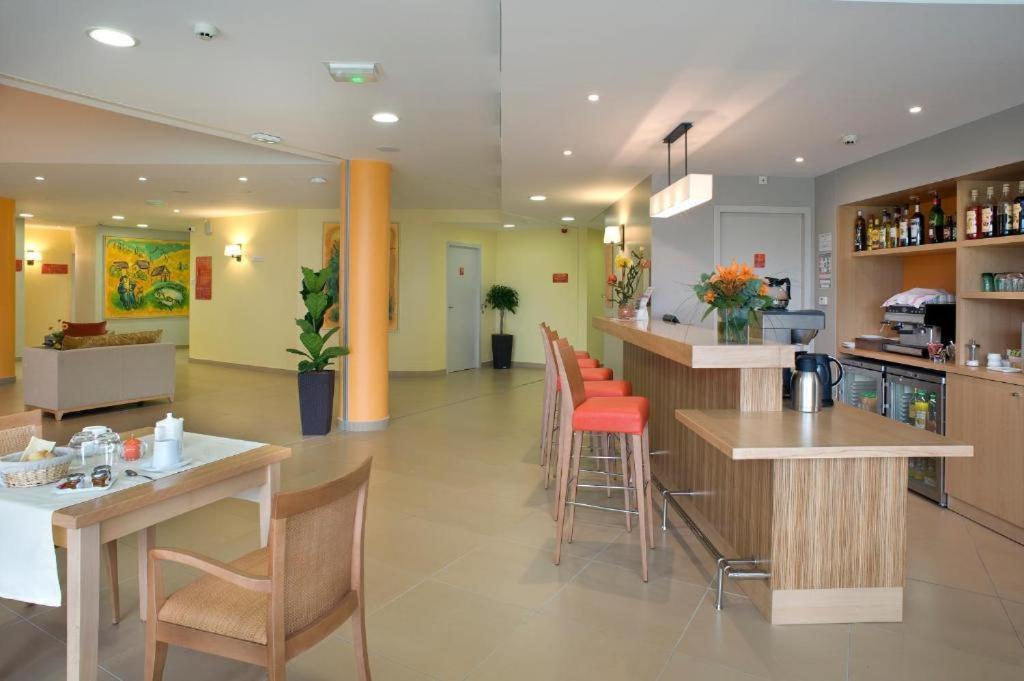 Domitys Les Cles D'Or Aparthotel Orthez Exterior photo